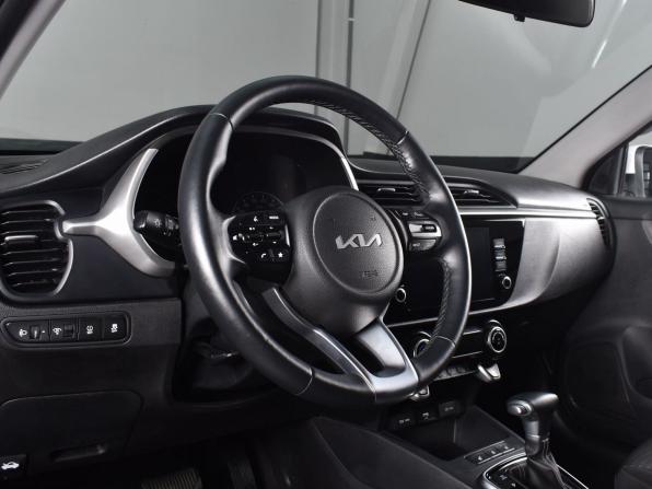 Kia Rio IV Рестайлинг с пробегом 2022 года, цена 1 654 999 рублей, 78050 км, седан, Автокод Объявления