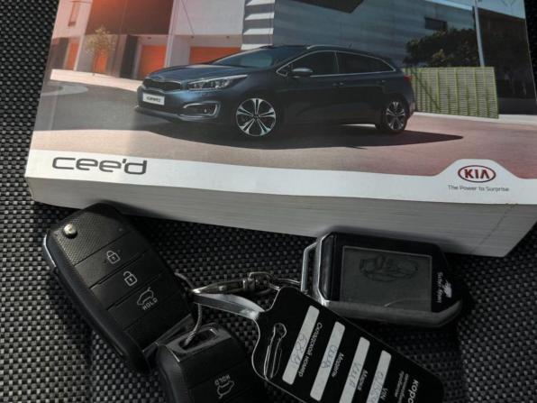 Kia Ceed II Рестайлинг с пробегом 2018 года, цена 1 248 400 рублей, 159581 км, универсал, Автокод Объявления