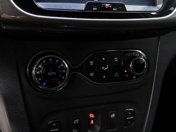 Renault Sandero II с пробегом 2015 года, цена 600 000 рублей, 217798 км, хэтчбек, Автокод Объявления
