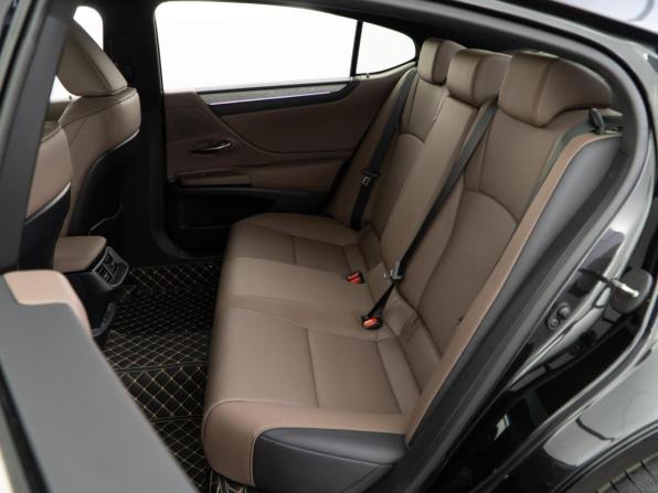 Lexus ES VII Рестайлинг 2 с пробегом 2025 года, цена 5 696 900 рублей, 60 км, седан, Автокод Объявления
