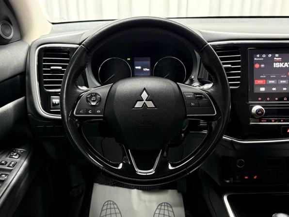Mitsubishi Outlander III Рестайлинг 3 с пробегом 2021 года, цена 2 499 000 рублей, 58496 км, внедорожник, Автокод Объявления