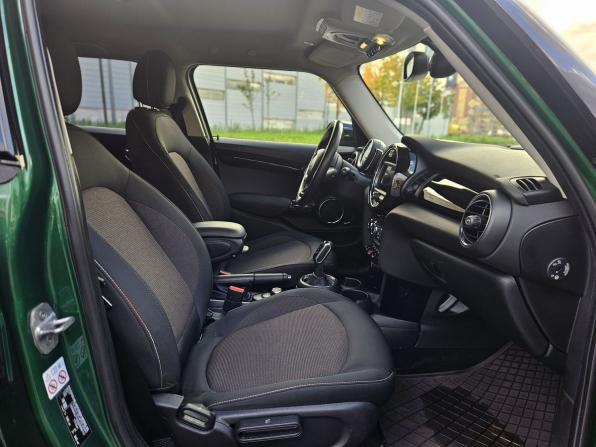 Mini Hatch III (F55/F56) Рестайлинг с пробегом 2019 года, цена 2 050 000 рублей, 59270 км, хэтчбек, Автокод Объявления