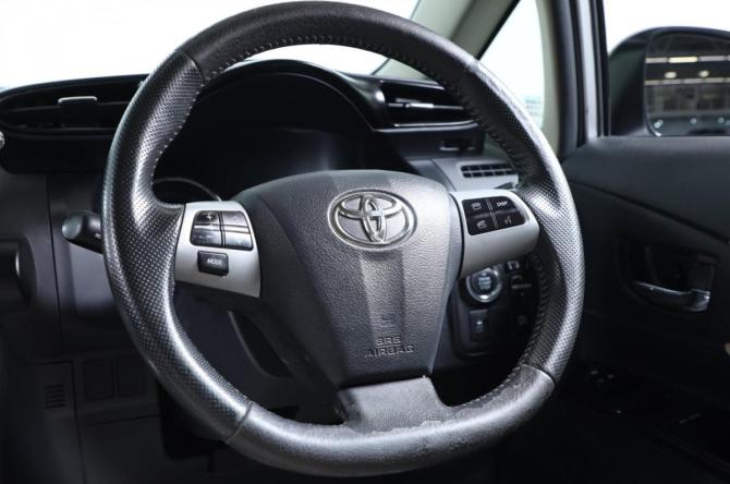 Toyota Wish II Рестайлинг с пробегом 2013 года, цена 1 559 000 рублей, 180000 км, минивэн, Автокод Объявления