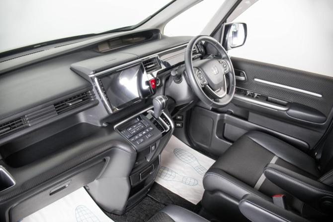 Honda Stepwgn V Рестайлинг с пробегом 2017 года, цена 2 619 000 рублей, 38640 км, минивэн, Автокод Объявления
