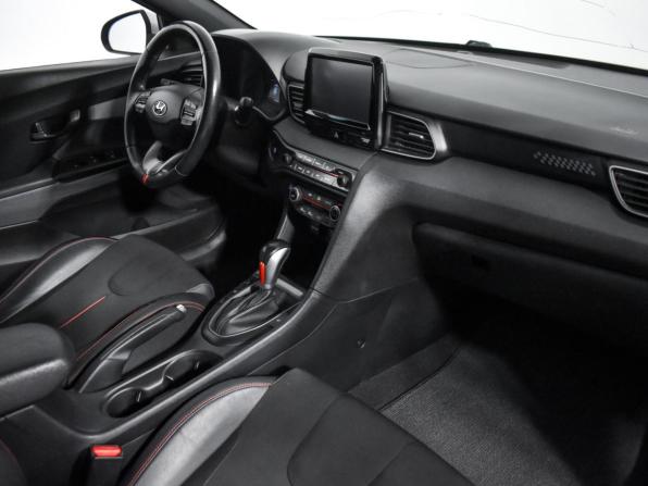 Hyundai Veloster II с пробегом 2018 года, цена 1 775 000 рублей, 97086 км, хэтчбек, Автокод Объявления
