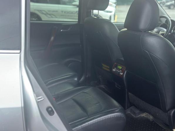 Toyota Highlander II (XU40) Рестайлинг с пробегом 2010 года, цена 1 950 000 рублей, 199834 км, внедорожник, Автокод Объявления