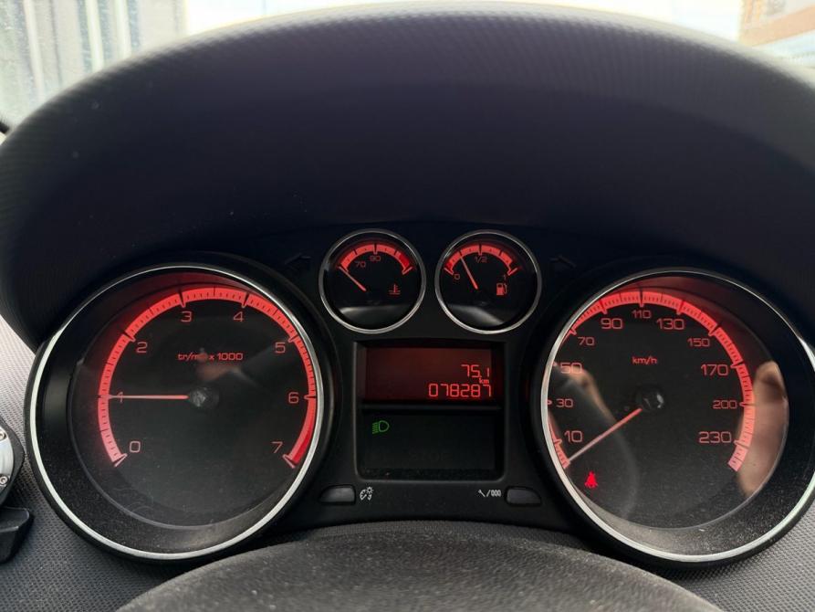 Peugeot 408 I Москва  - изображение 12