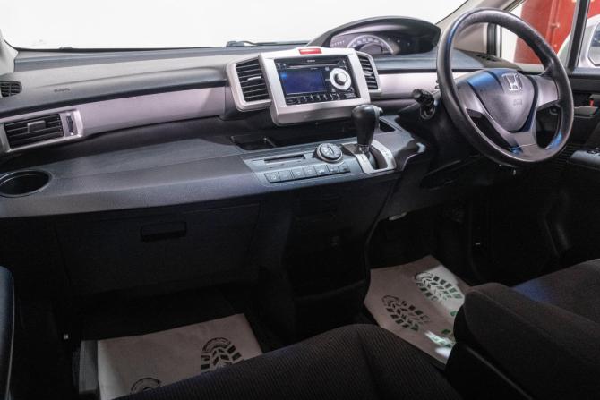Honda Freed I Рестайлинг с пробегом 2013 года, цена 1 229 000 рублей, 116980 км, компактвэн, Автокод Объявления