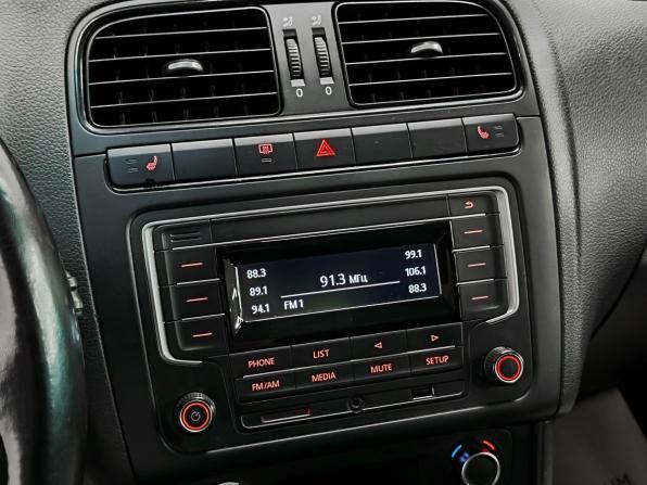 Volkswagen Polo V Рестайлинг с пробегом 2017 года, цена 890 000 рублей, 139433 км, седан, Автокод Объявления