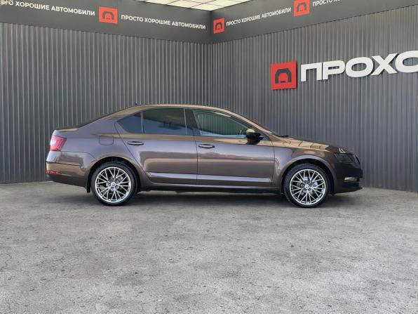 Skoda Octavia III (A7) Рестайлинг с пробегом 2019 года, цена 1 997 000 рублей, 61806 км, лифтбек, Автокод Объявления