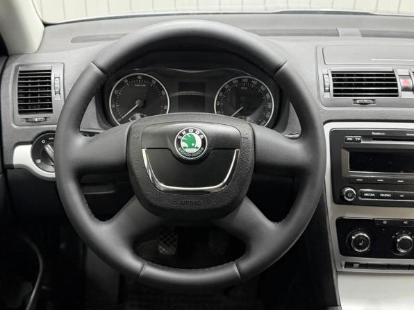Skoda Octavia II (A5) Рестайлинг с пробегом 2011 года, цена 799 000 рублей, 195417 км, лифтбек, Автокод Объявления