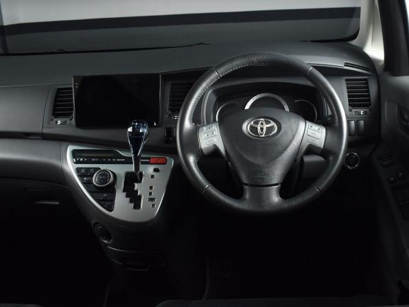 Toyota ISis I Рестайлинг с пробегом 2011 года, цена 1 179 995 рублей, 154760 км, компактвэн, Автокод Объявления