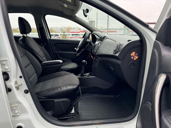 Renault Logan II с пробегом 2017 года, цена 830 000 рублей, 112159 км, седан, Автокод Объявления
