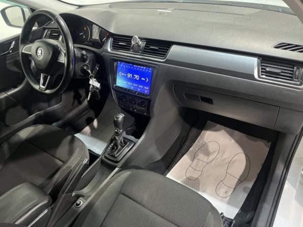 Skoda Rapid I с пробегом 2015 года, цена 855 000 рублей, 301309 км, лифтбек, Автокод Объявления