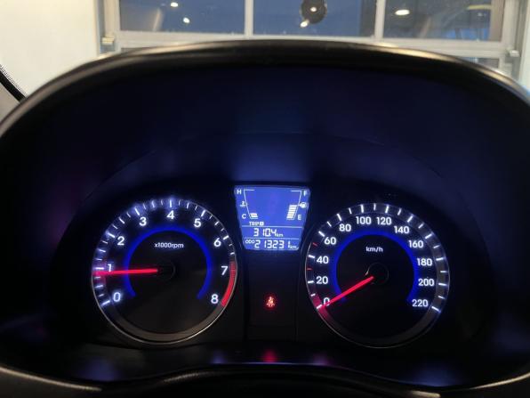 Hyundai Solaris I с пробегом 2013 года, цена 650 000 рублей, 213235 км, седан, Автокод Объявления