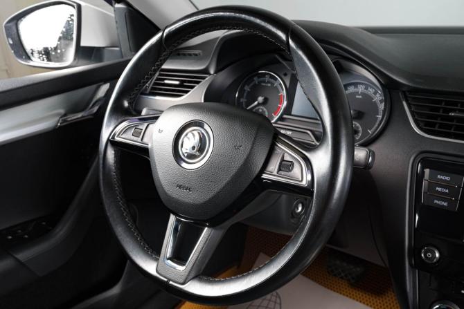 Skoda Octavia III (A7) Рестайлинг с пробегом 2017 года, цена 1 629 000 рублей, 176585 км, лифтбек, Автокод Объявления