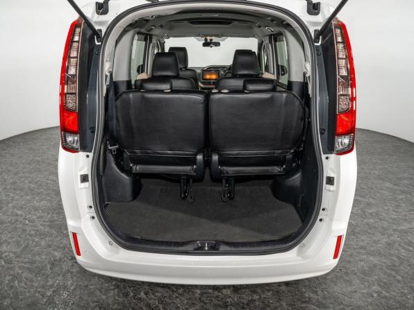 Toyota Noah III (R80) с пробегом 2014 года, цена 1 820 000 рублей, 196347 км, минивэн, Автокод Объявления
