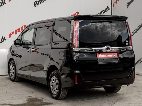 Toyota Noah III (R80) Рестайлинг с пробегом 2019 года, цена 2 469 000 рублей, 170597 км, минивэн, Автокод Объявления