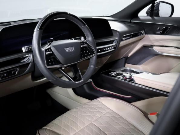 Cadillac Lyriq с пробегом 2023 года, цена 8 300 000 рублей, 5060 км, внедорожник, Автокод Объявления