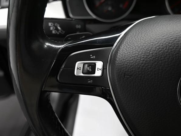 Volkswagen Passat B8 с пробегом 2017 года, цена 1 745 000 рублей, 127281 км, седан, Автокод Объявления