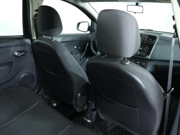 Renault Logan II с пробегом 2016 года, цена 779 000 рублей, 84453 км, седан, Автокод Объявления