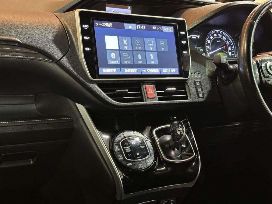Toyota Esquire I Рестайлинг Челябинск  - изображение 11