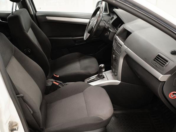 Opel Astra H Рестайлинг с пробегом 2012 года, цена 645 000 рублей, 134120 км, седан, Автокод Объявления