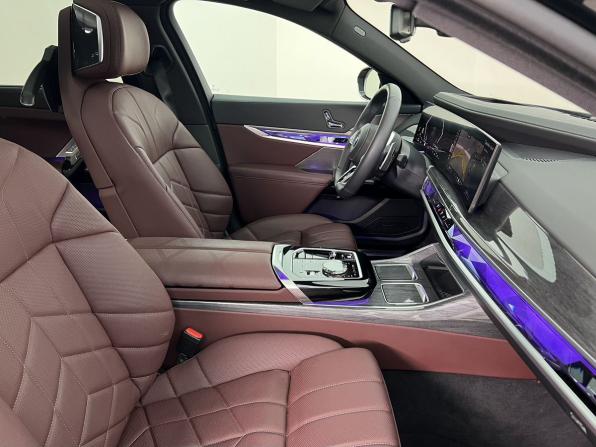 BMW 7 серии VII (G70) с пробегом 2024 года, цена 13 700 000 рублей, 27999 км, седан, Автокод Объявления