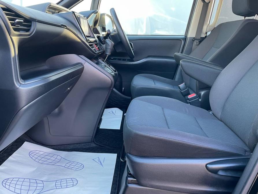 Toyota Voxy III (R80) Рестайлинг Стерлитамак  - изображение 32