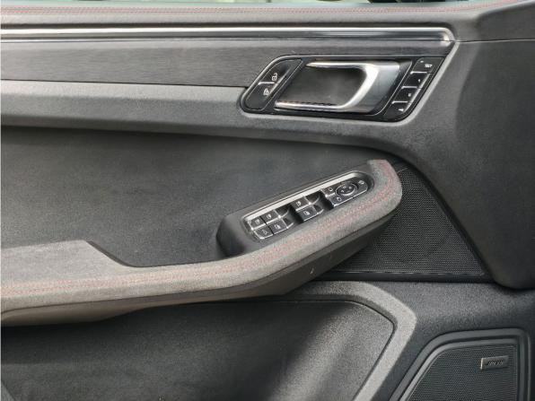 Porsche Macan I Рестайлинг с пробегом 2020 года, цена 4 750 000 рублей, 142980 км, внедорожник, Автокод Объявления