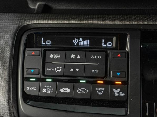Honda Stepwgn V с пробегом 2016 года, цена 1 829 000 рублей, 152036 км, минивэн, Автокод Объявления