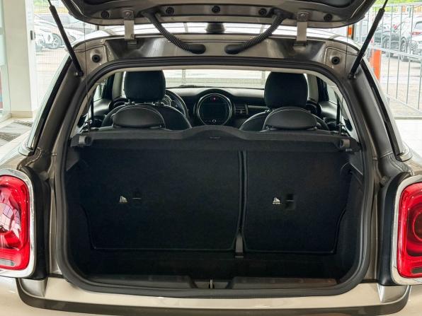 Mini Hatch III (F55/F56) Рестайлинг с пробегом 2019 года, цена 1 655 000 рублей, 48086 км, хэтчбек, Автокод Объявления