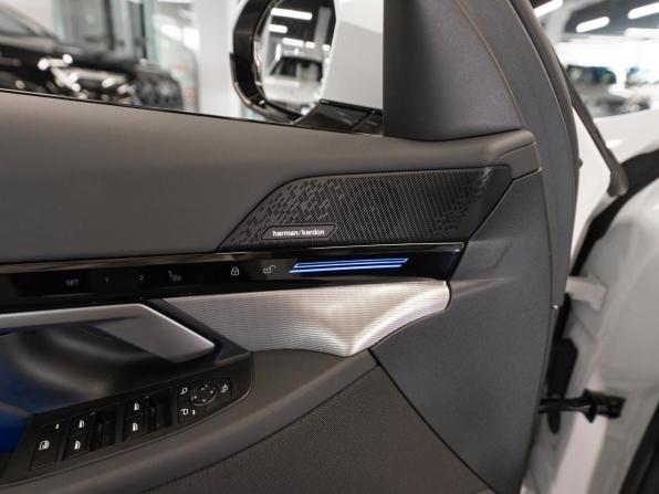 BMW 5 серии VIII (G60/G61/G68) с пробегом 2024 года, цена 6 550 000 рублей, 22543 км, седан, Автокод Объявления