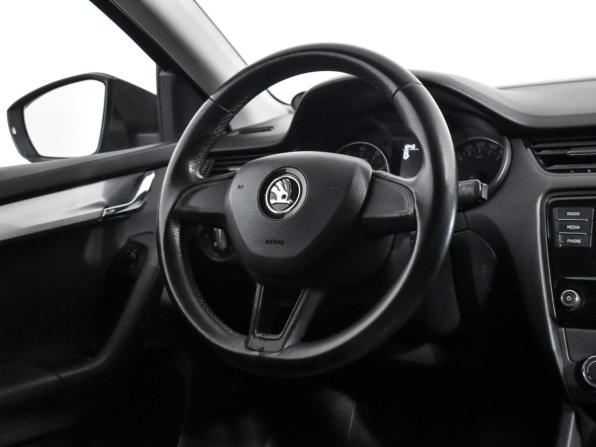 Skoda Octavia III (A7) Рестайлинг с пробегом 2017 года, цена 968 790 рублей, 320774 км, лифтбек, Автокод Объявления