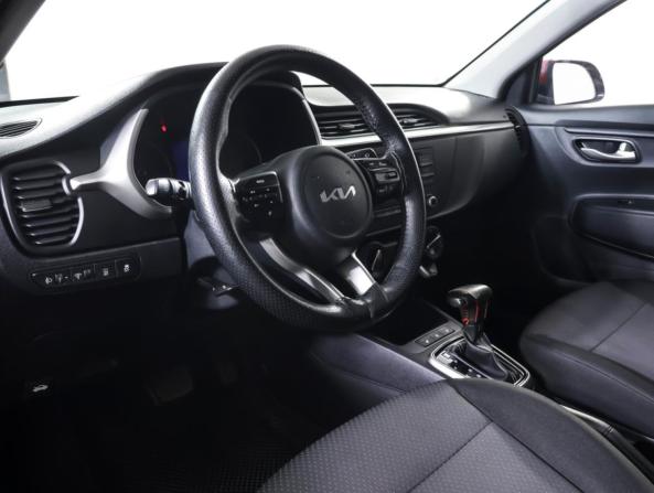 Kia Rio IV Рестайлинг с пробегом 2021 года, цена 1 754 000 рублей, 63300 км, хэтчбек, Автокод Объявления