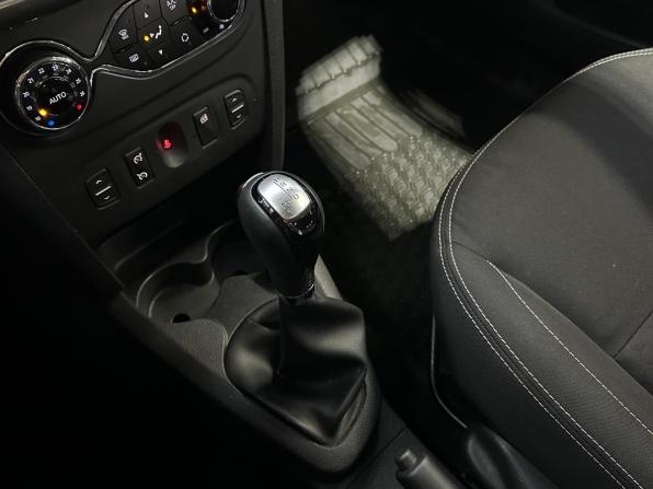 Renault Sandero II Рестайлинг с пробегом 2018 года, цена 1 030 000 рублей, 61839 км, хэтчбек, Автокод Объявления