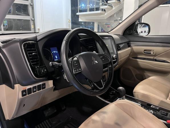Mitsubishi Outlander III Рестайлинг 3 с пробегом 2020 года, цена 2 710 000 рублей, 112605 км, внедорожник, Автокод Объявления