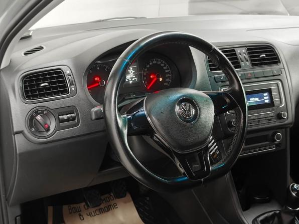 Volkswagen Polo V Рестайлинг с пробегом 2017 года, цена 890 000 рублей, 139433 км, седан, Автокод Объявления