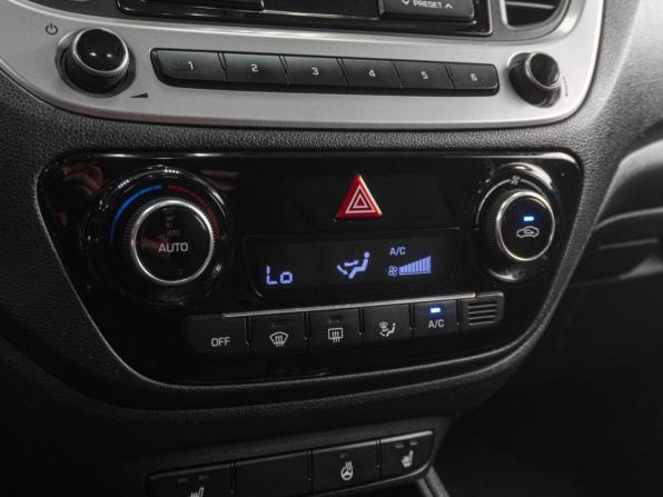 Hyundai Solaris II с пробегом 2018 года, цена 1 399 000 рублей, 159029 км, седан, Автокод Объявления
