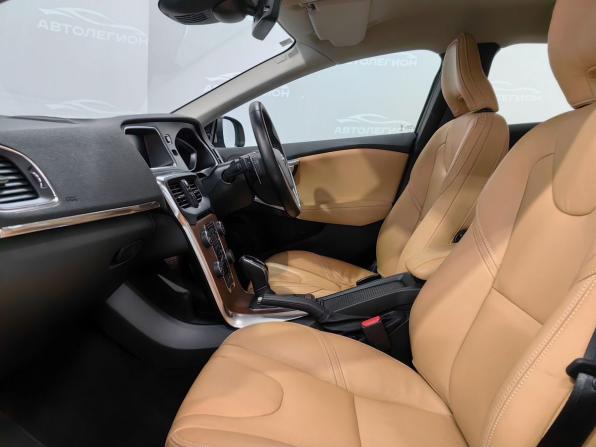 Volvo V40 II Рестайлинг с пробегом 2019 года, цена 1 600 000 рублей, 15000 км, хэтчбек, Автокод Объявления