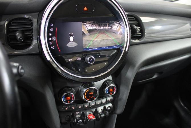 Mini Hatch III (F55/F56) Рестайлинг 2 с пробегом 2021 года, цена 2 249 000 рублей, 57265 км, хэтчбек, Автокод Объявления