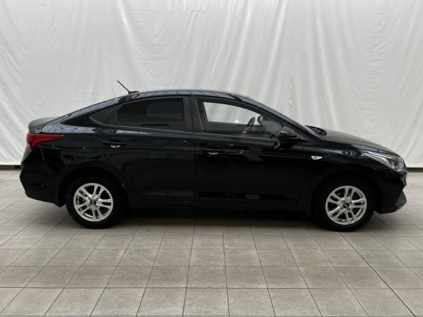 Hyundai Solaris II с пробегом 2017 года, цена 1 349 000 рублей, 100489 км, седан, Автокод Объявления