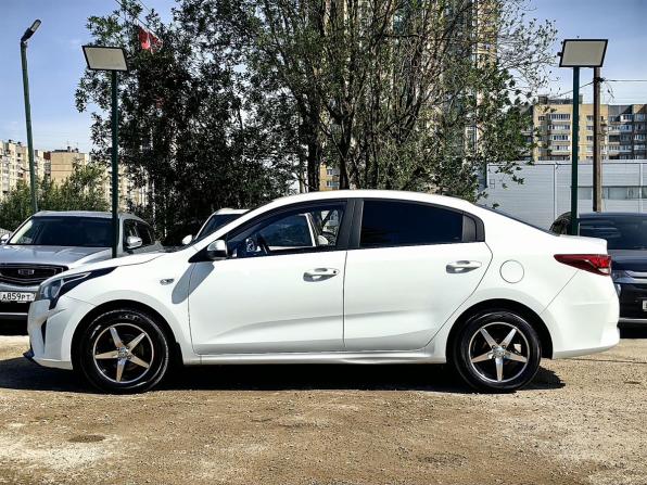 Kia Rio IV Рестайлинг с пробегом 2020 года, цена 1 319 000 рублей, 142000 км, седан, Автокод Объявления