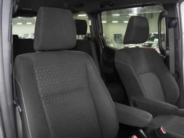 Toyota Noah III (R80) Рестайлинг с пробегом 2018 года, цена 2 340 000 рублей, 78502 км, минивэн, Автокод Объявления