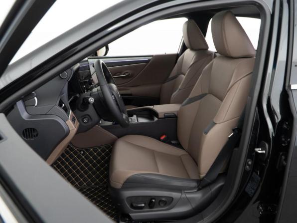 Lexus ES VII Рестайлинг 2 с пробегом 2025 года, цена 5 696 900 рублей, 60 км, седан, Автокод Объявления