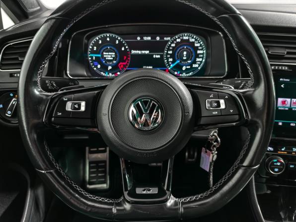 Volkswagen Golf R VII Рестайлинг с пробегом 2019 года, цена 2 950 000 рублей, 128354 км, хэтчбек, Автокод Объявления