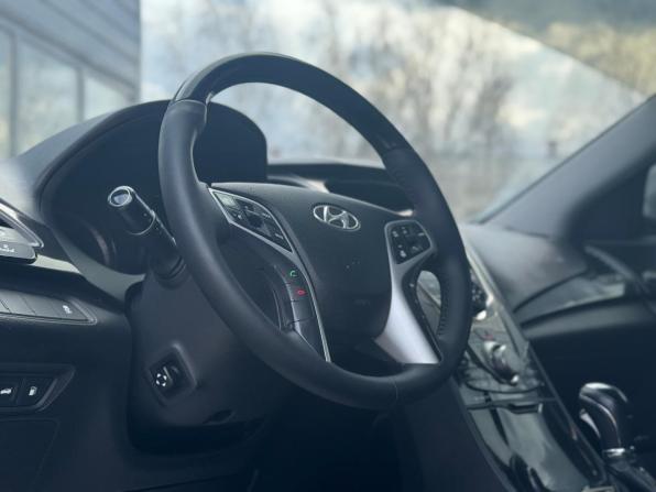 Hyundai Grandeur V с пробегом 2012 года, цена 1 299 000 рублей, 339826 км, седан, Автокод Объявления