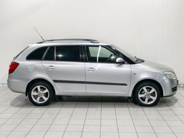 Skoda Fabia II с пробегом 2009 года, цена 427 500 рублей, 251860 км, универсал, Автокод Объявления