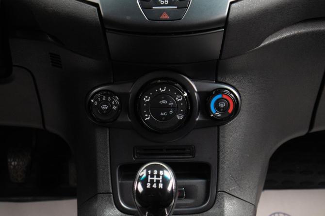 Ford Fiesta Mk6 Рестайлинг с пробегом 2015 года, цена 749 000 рублей, 172400 км, седан, Автокод Объявления