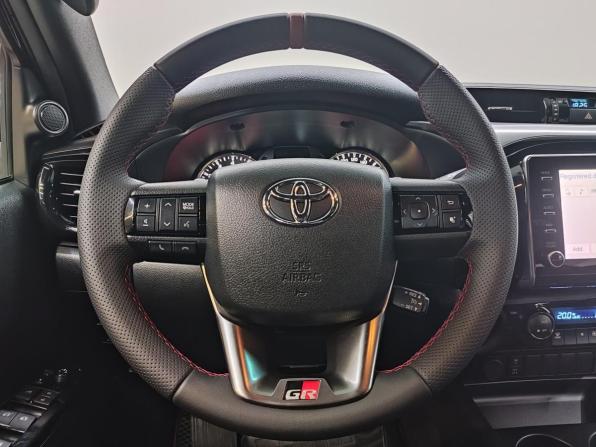 Toyota Hilux VIII Рестайлинг 2 с пробегом 2022 года, цена 5 695 000 рублей, 63000 км, пикап, Автокод Объявления
